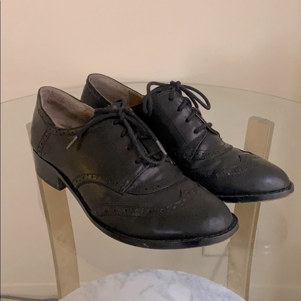 Perfect little pair of Oxfords! barely worn!